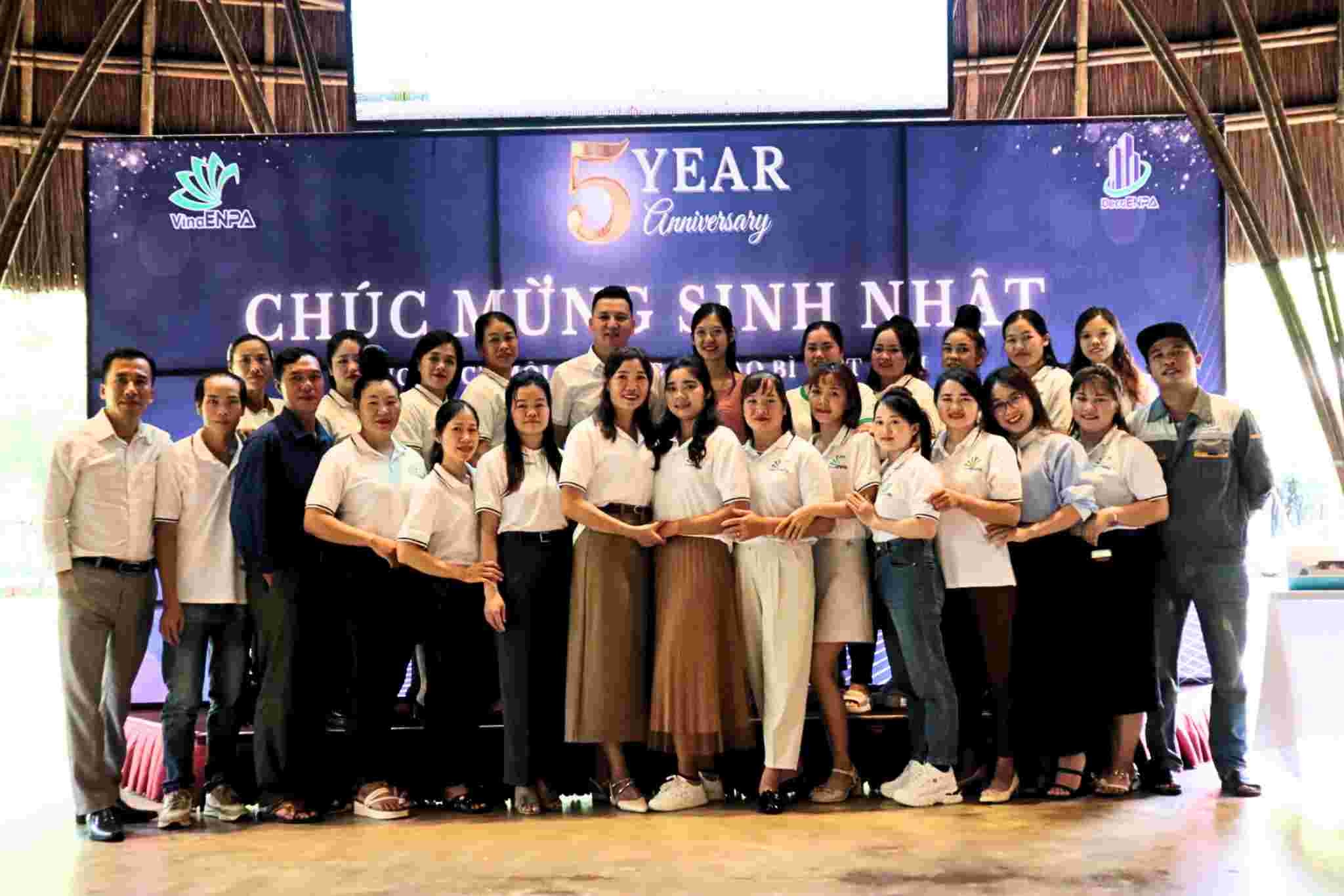 Tập thể CBCNV VinaENPA có mặt trong buổi lễ kỷ niệm 5 năm thành lập
