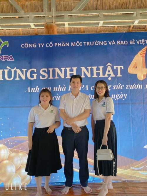 Hình Ảnh: Giám Đốc Lê Mạnh Cường chụp cùng CBNV công ty