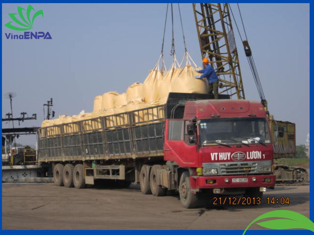 Bao Jumbo đựng quặng sắt vận chuyển hàng tại cảng