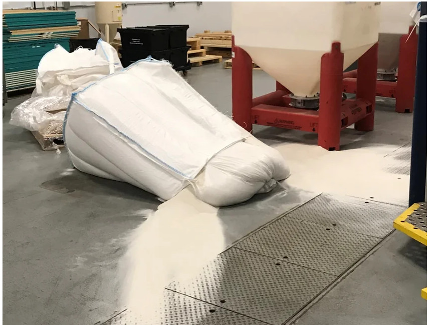 Hiểm Họa khi Sử Dụng Bao Jumbo Giá Rẻ Chất Lượng Kém gây bục rách làm thất thoát hàng hoá bên trong.